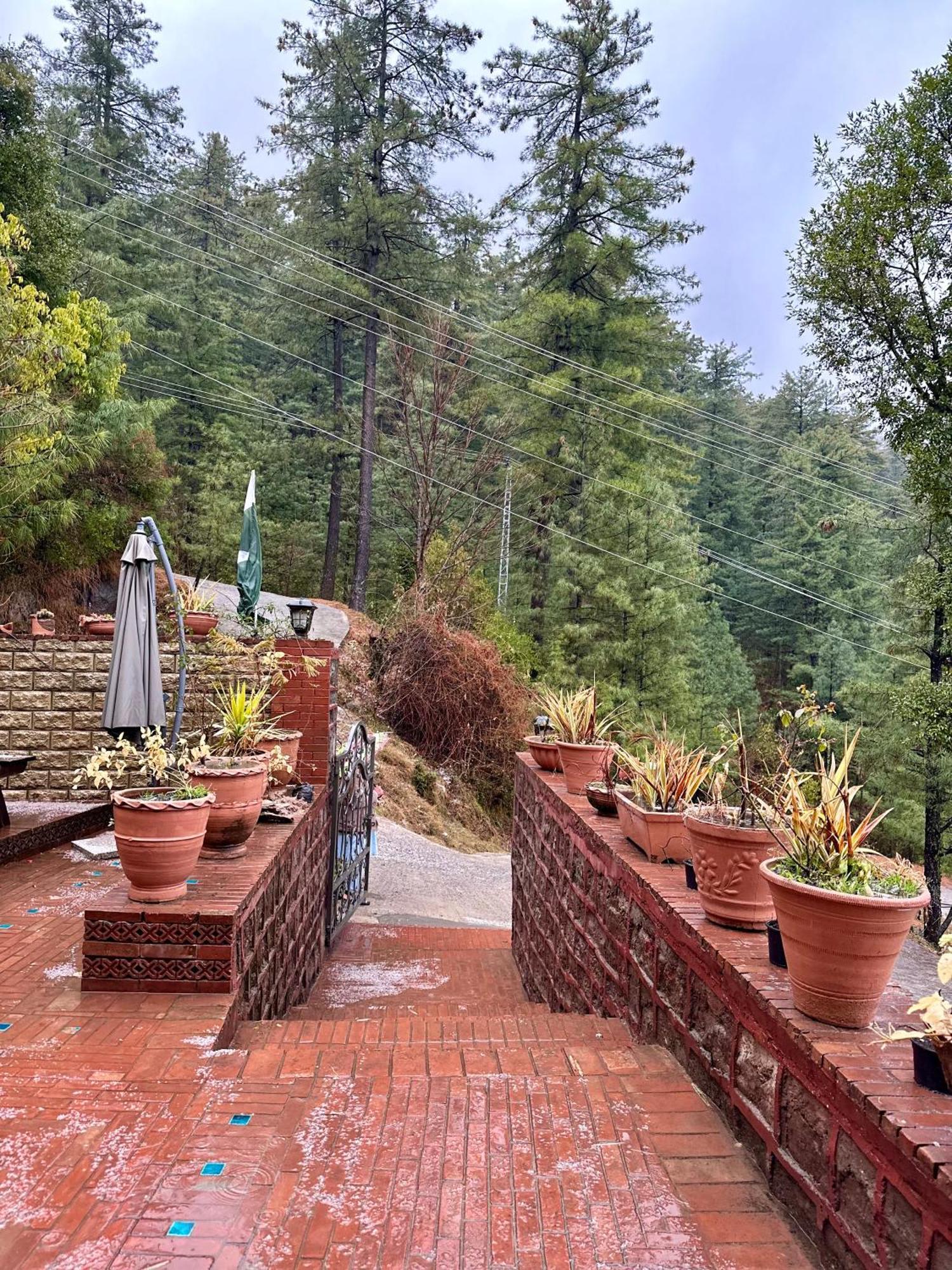 Sarah'S Lodge Murree Extérieur photo